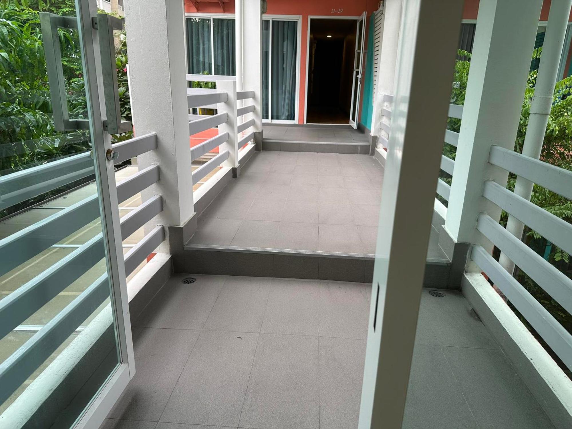 Bbhouse Pattaya Hotel Exterior foto